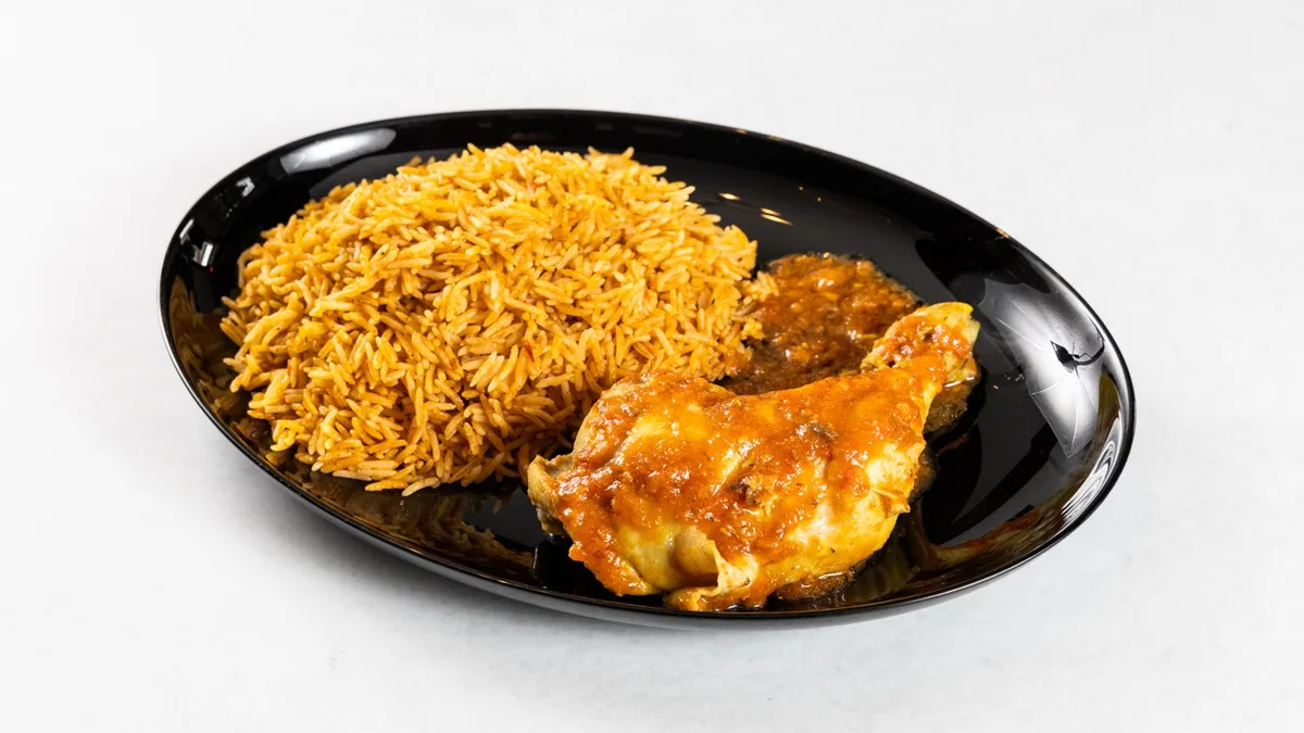 Jollof riž s prilogo