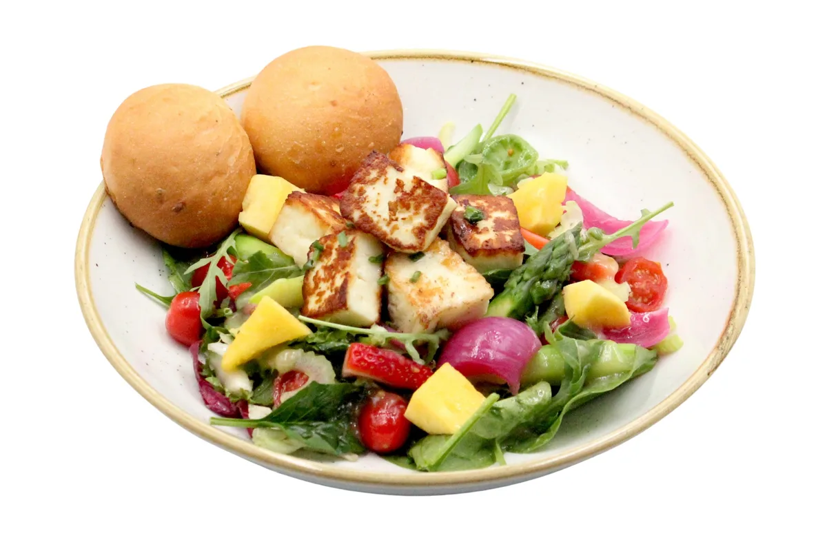 Sałatka z halloumi z sosem vinegrette