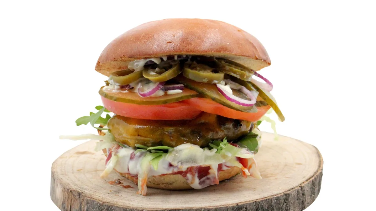 ZESTAW CLASSIC JALAPENO BURGER + PIECZONE ZIEMNIAKI