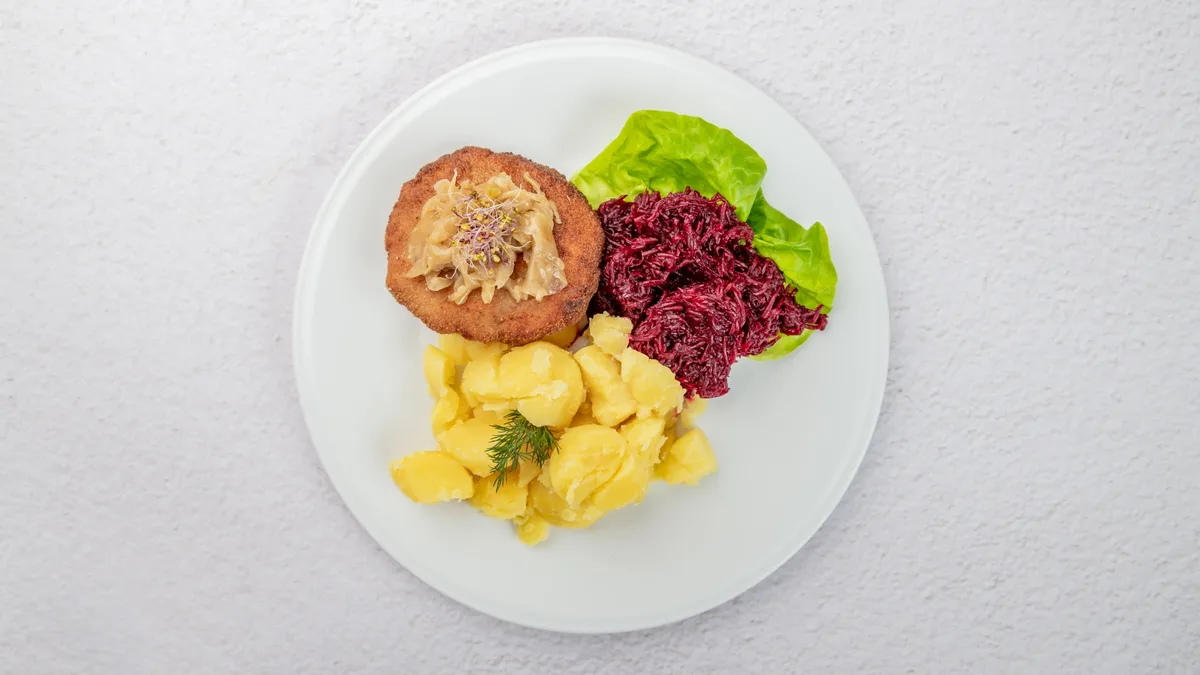 Kotlet mielony z cebulą