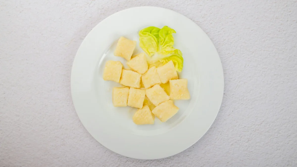 Pierogi leniwe z masełkiem i cukrem (Pierogi i kluski)