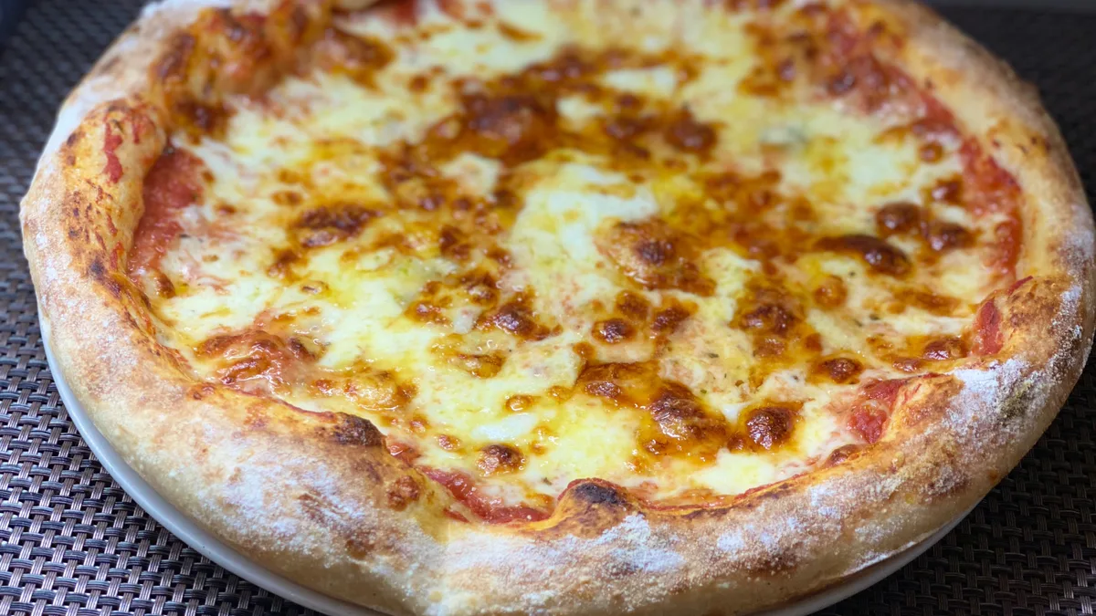 Quttro formaggi pizza (33cm)