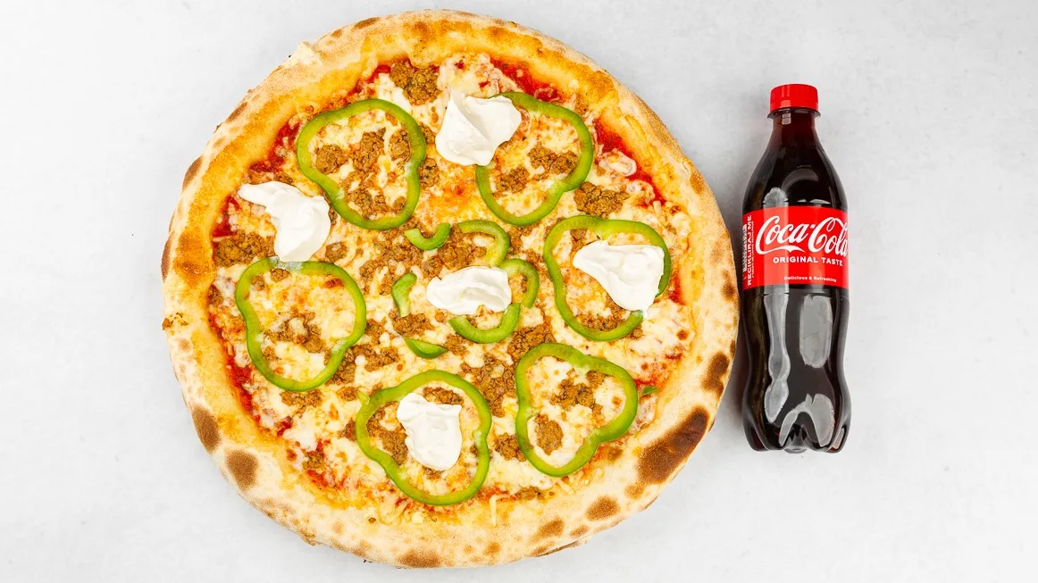 Pizza Bolognese in Coca-Cola 0.5 l