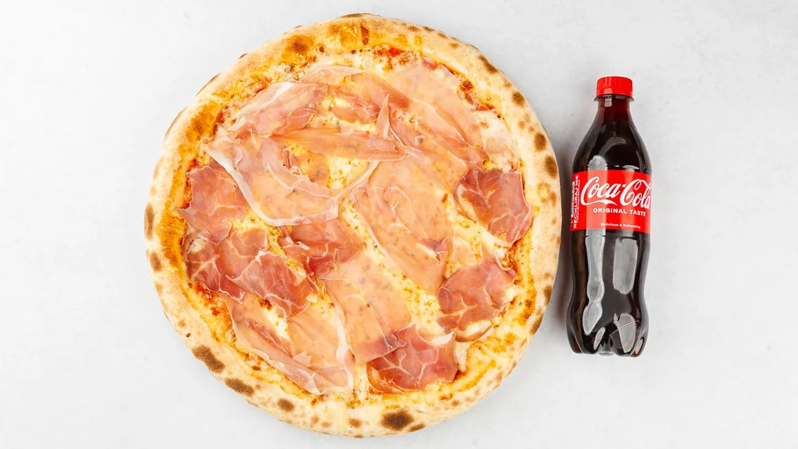 Pizza Kraška in Coca-Cola 0.5 l