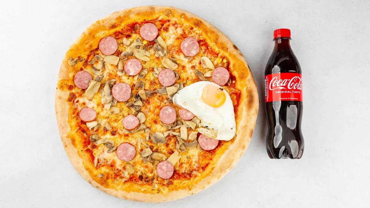 Pizza Kranjska in Coca-Cola 0.5 l