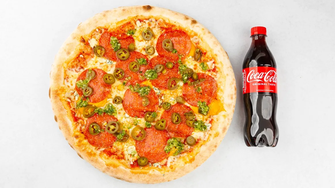 Pizza Lucifer in Coca-Cola 0.5 l