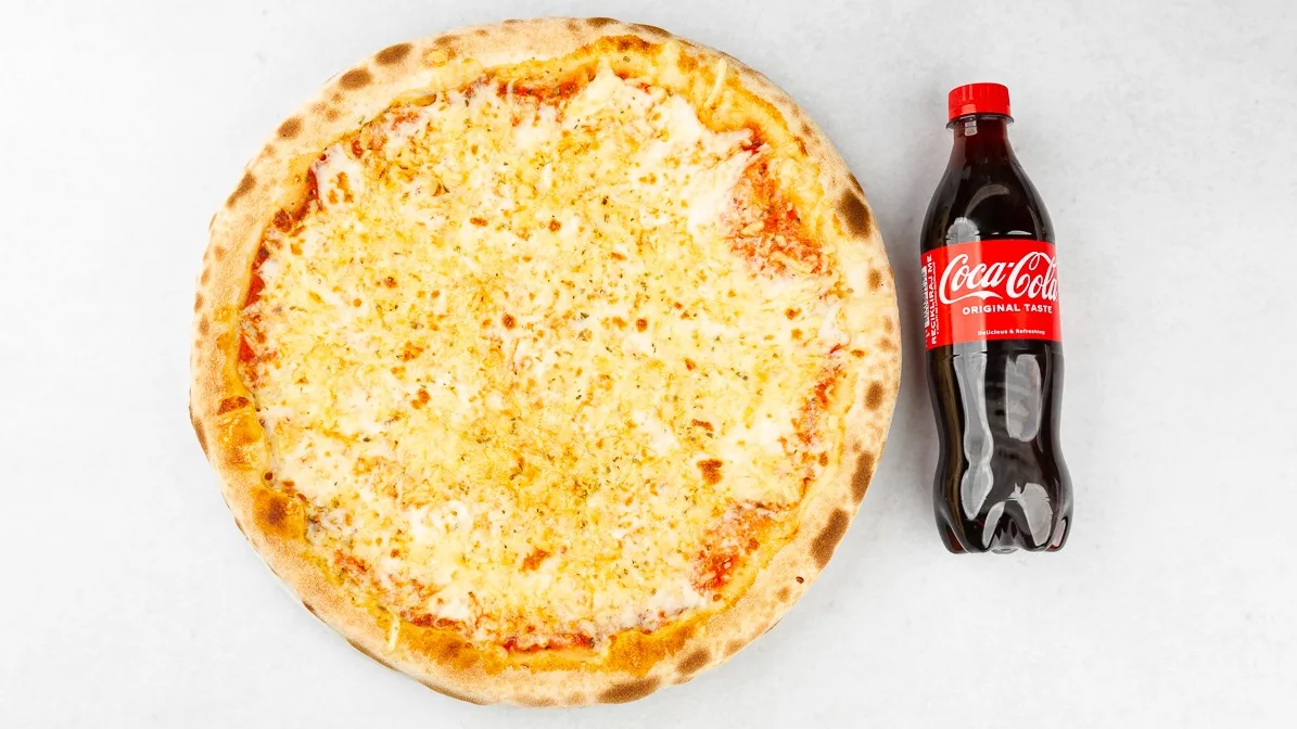 Pizza Margherita in Coca-Cola 0.5 l