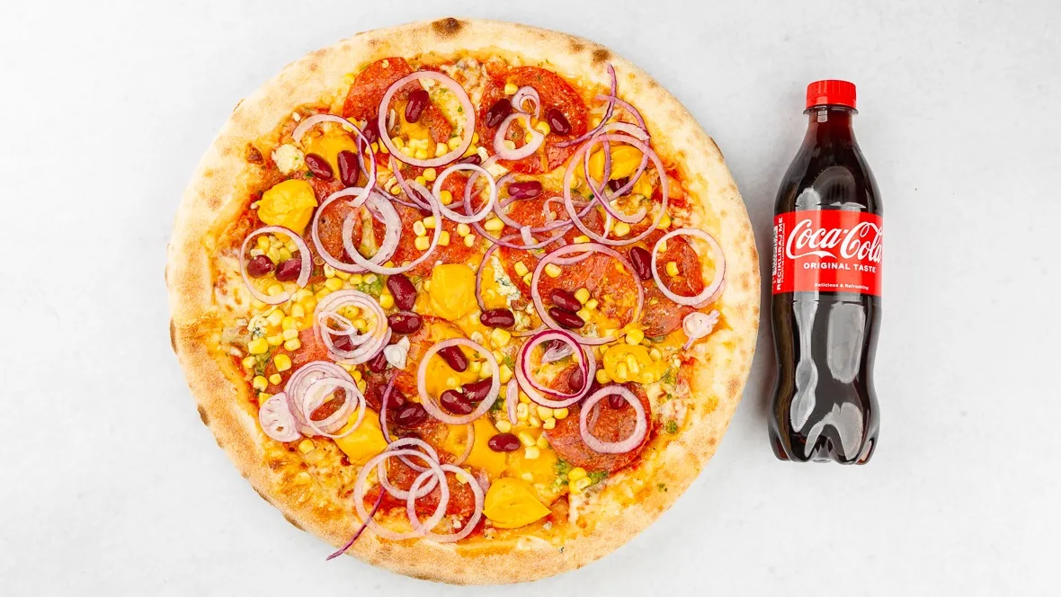 Pizza Mehiška in Coca-Cola 0.5 l