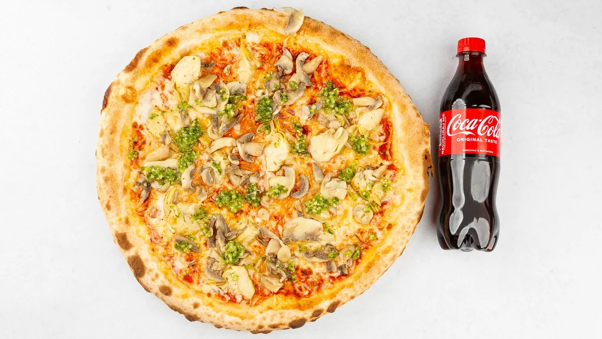 Pizza Rene in Coca-Cola 0.5 l