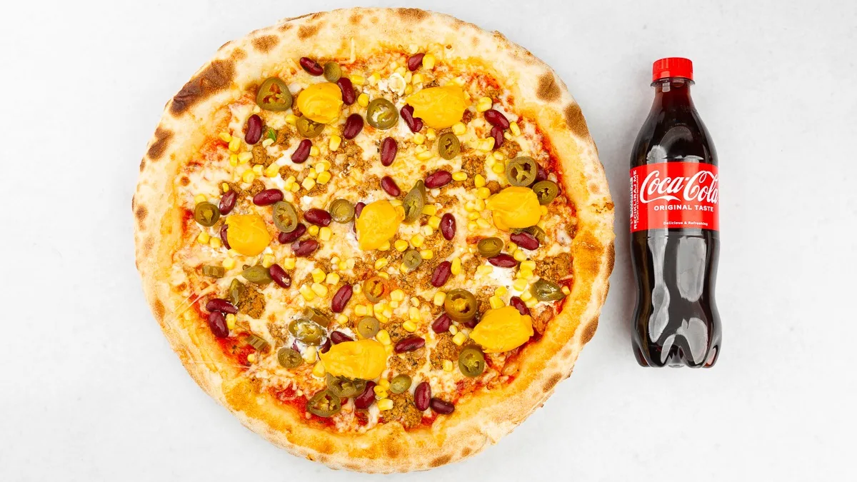 Pizza Sombrero in Coca-Cola 0.5 l