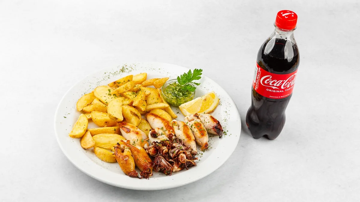 Polnjeni lignji na žaru in Coca-Cola 0.5 l