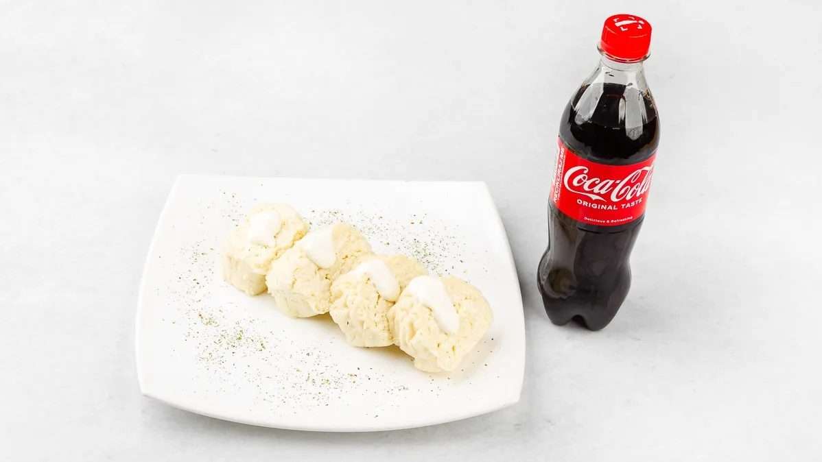Skutni štruklji in Coca-Cola 0.5 l