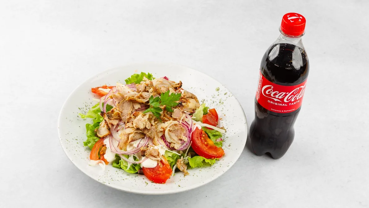 Solatni krožnik Kebab in Coca-Cola 0.5 l