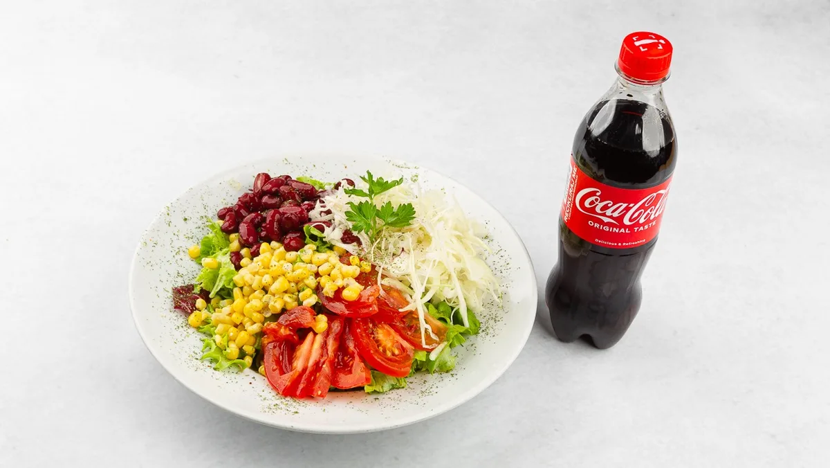Solatni krožnik Sezonski in Coca-Cola 0.5 l