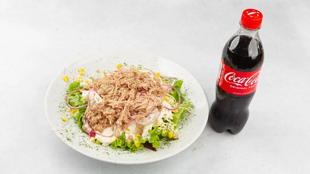 Solatni krožnik Tuna in Coca-Cola 0.5 l