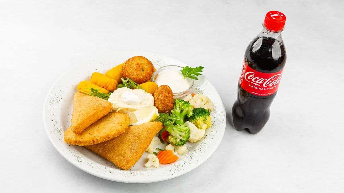 Zelenjavni krožnik in Coca-Cola 0.5 l