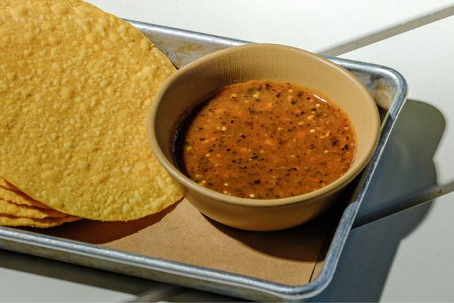 salsa roja + chips