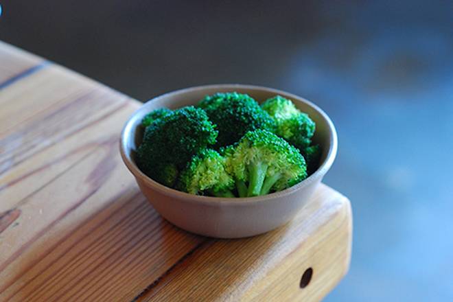 steamed broccoli