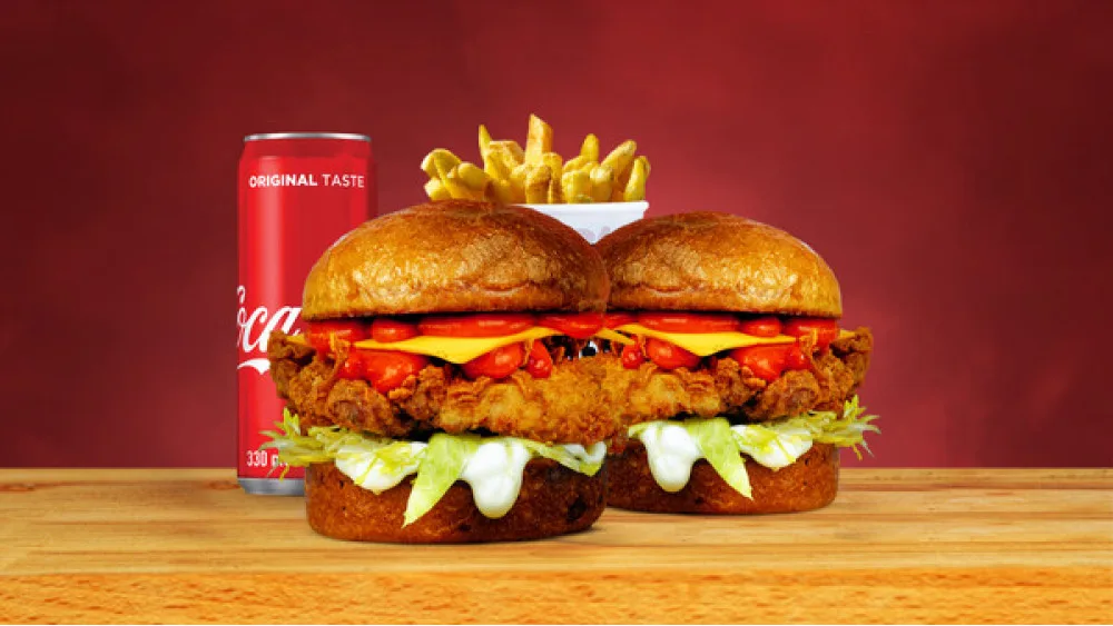 XL 2 x Buffalo Chicken burger + 1 x pomfrit + 1 x Coca Cola 0,33l