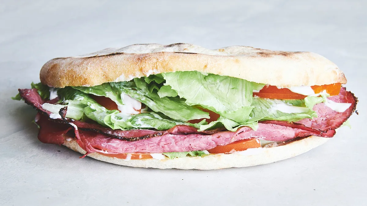 Pizzasandwich med Pastrami and gorgonzola