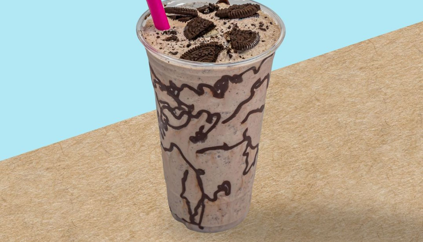 Cookies  and Cream Ultimate Shake (Vanilla ice cream with lots of cream filled chocolate cookie chun