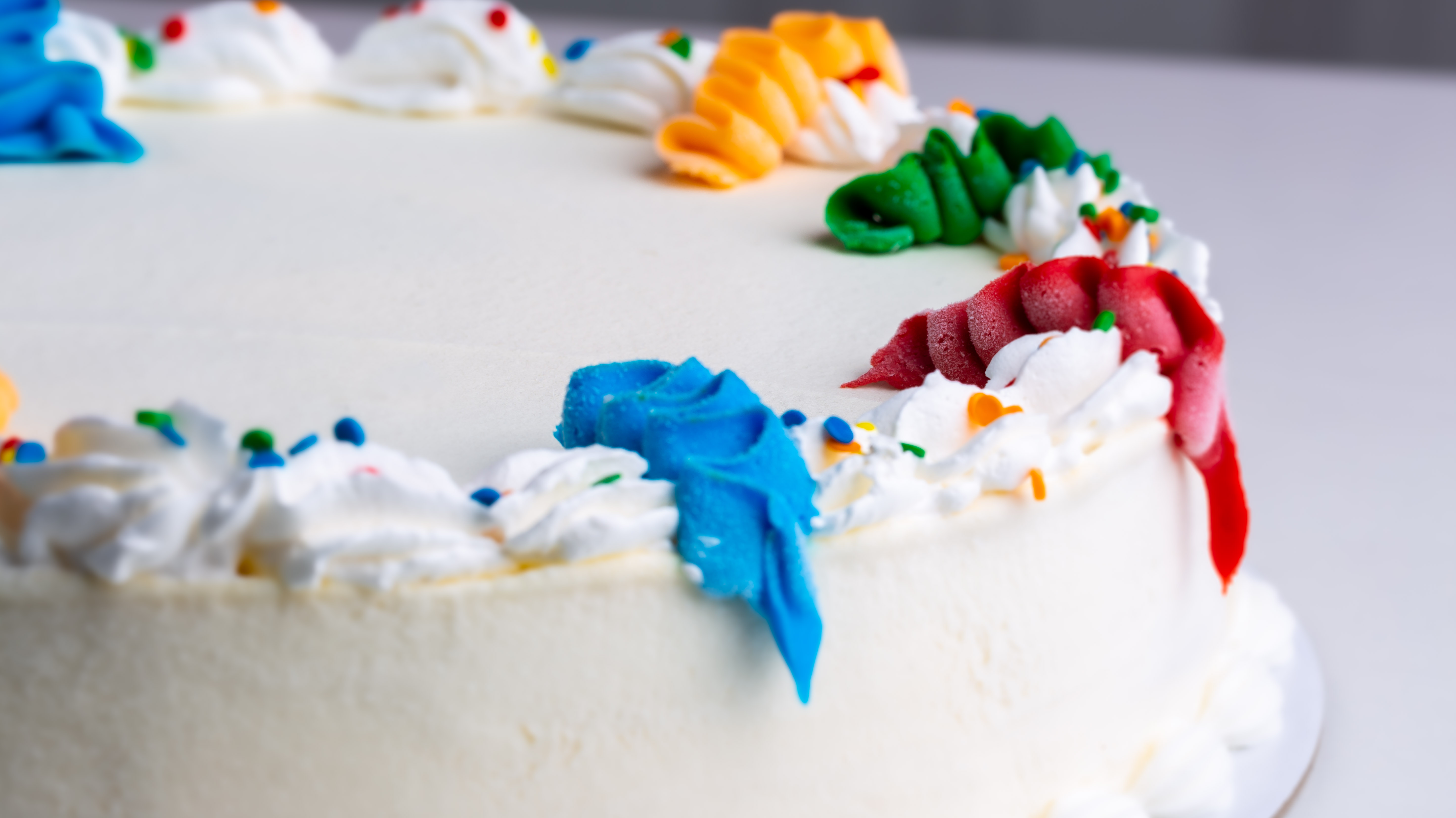 Cakes (Serves 12 to 16)