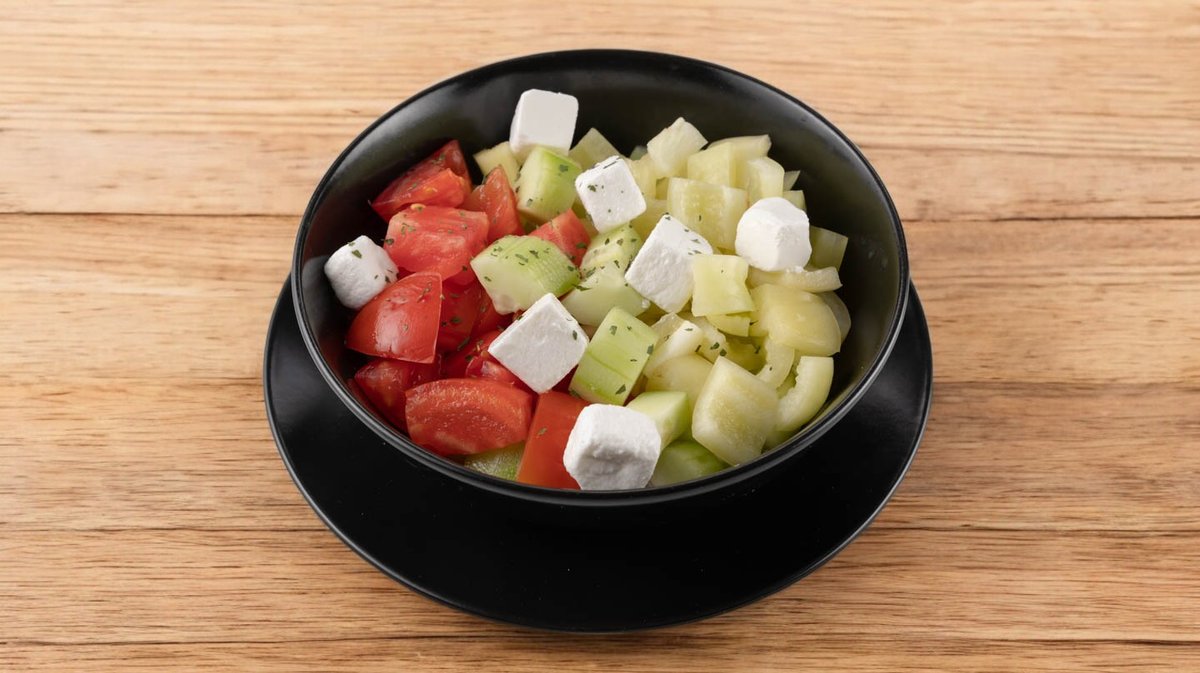 Sezonska salata sa fetom