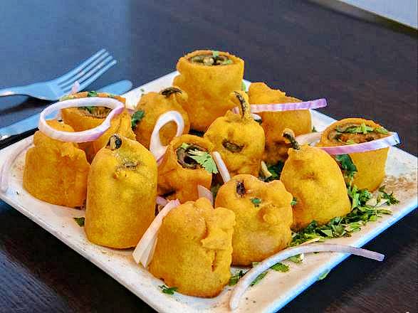 Cut Mirch Bajji (12pcs)