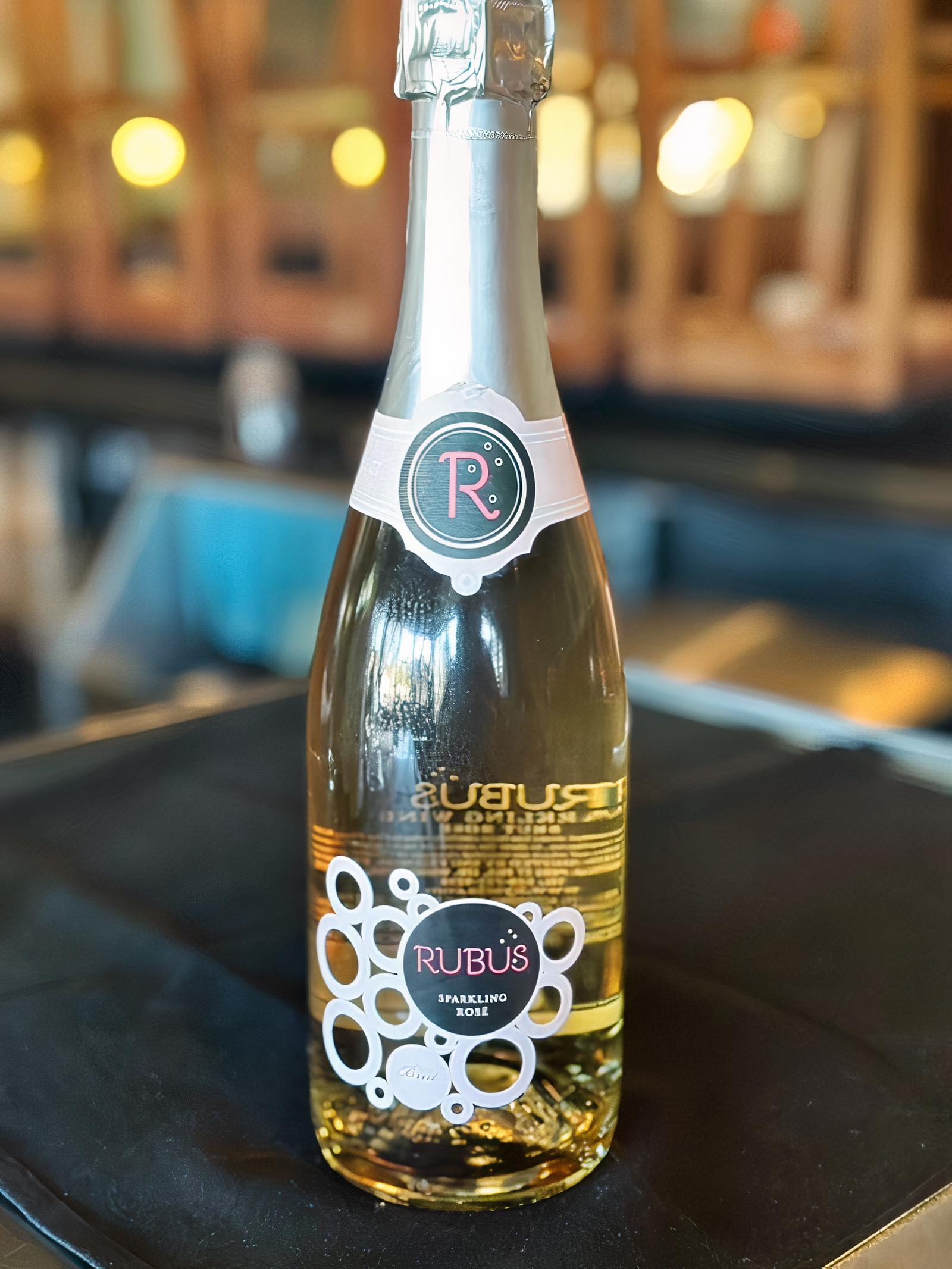 Rubus Sparkling Rose Bottle