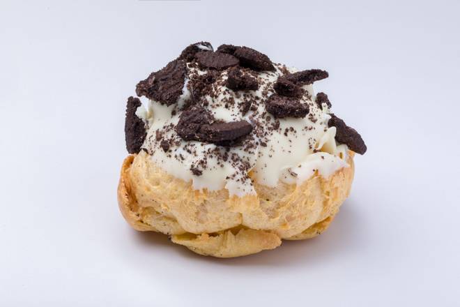 Oreo Cookie Crumble Éclair Shell
