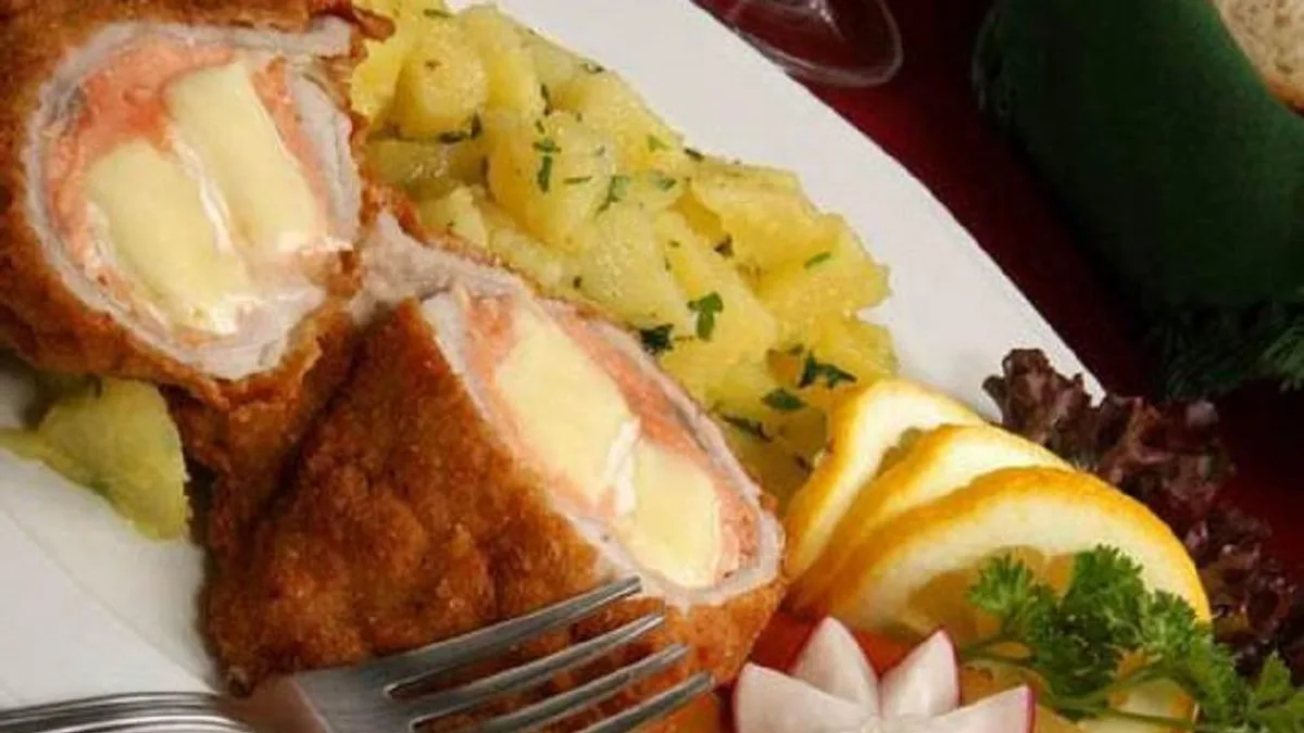 Lazaccal, camembert sajttal töltött csirkemell