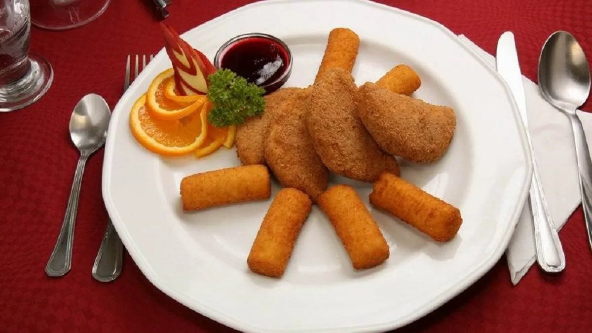 Rántott camembert sajt áfonyalekvárral