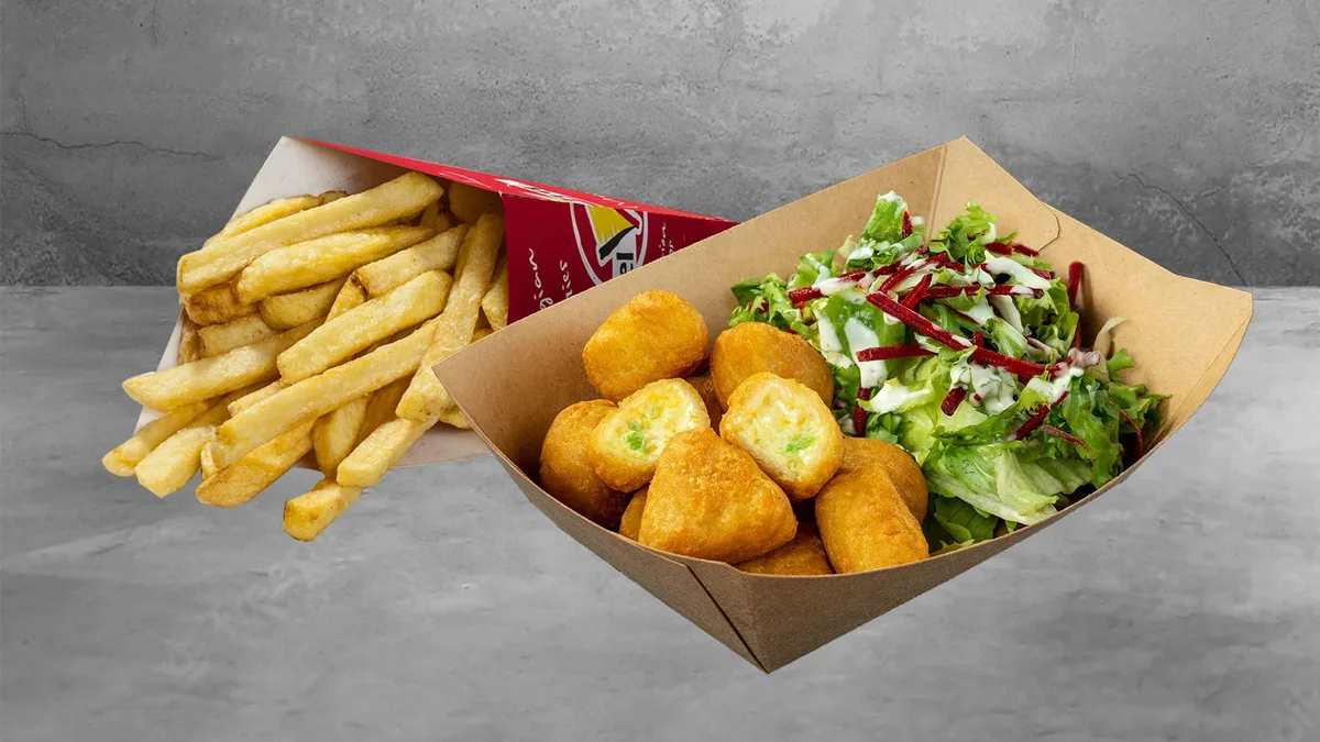 Chili cheddar sajtfalat választható krumplival