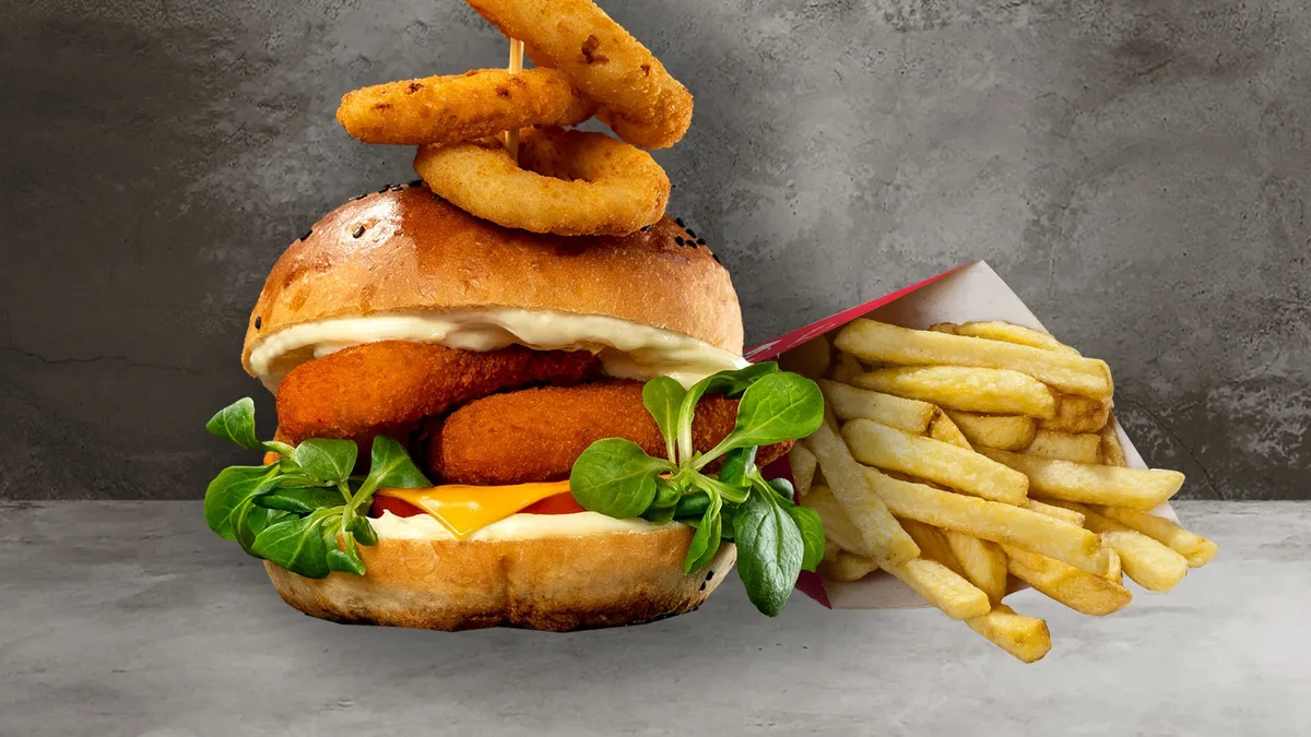 Burger rántott sajttal választható krumplival