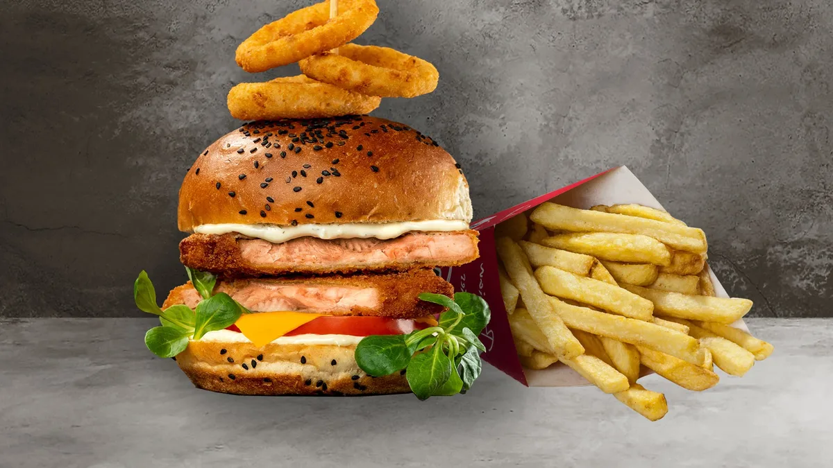 Salmon burger választható krumplival