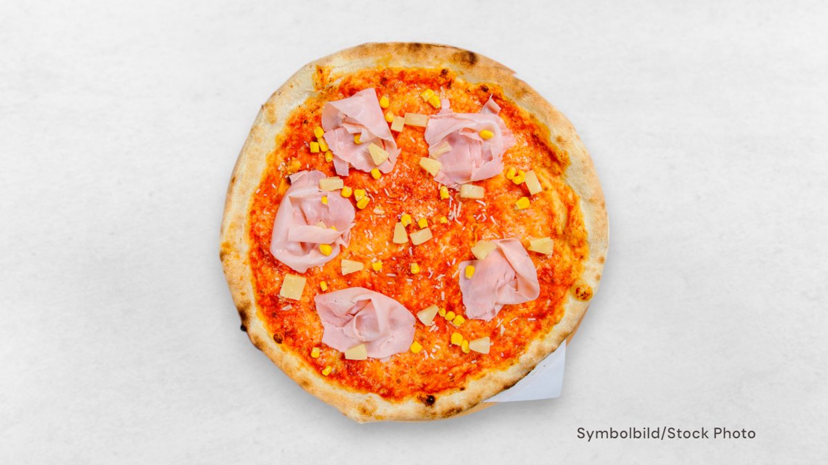 Pizza Schinken and Mais