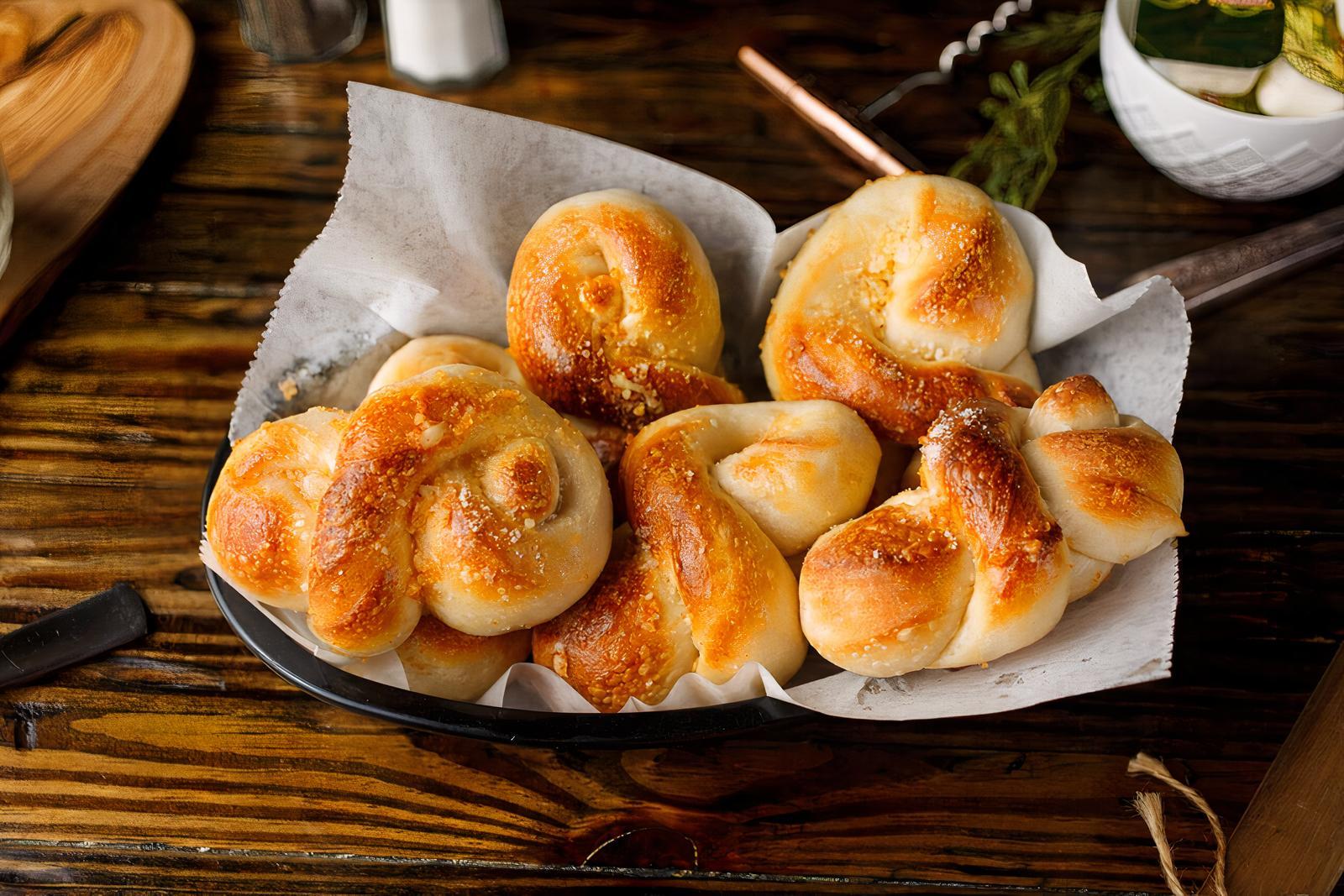 Garlic rolls, half a dozen (6)