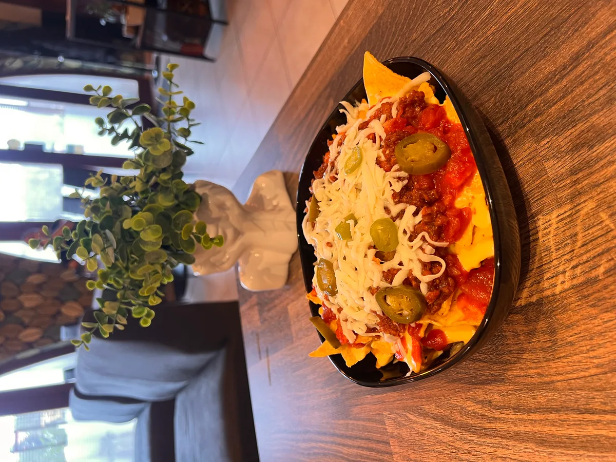 Vegetáriánus nachos tál