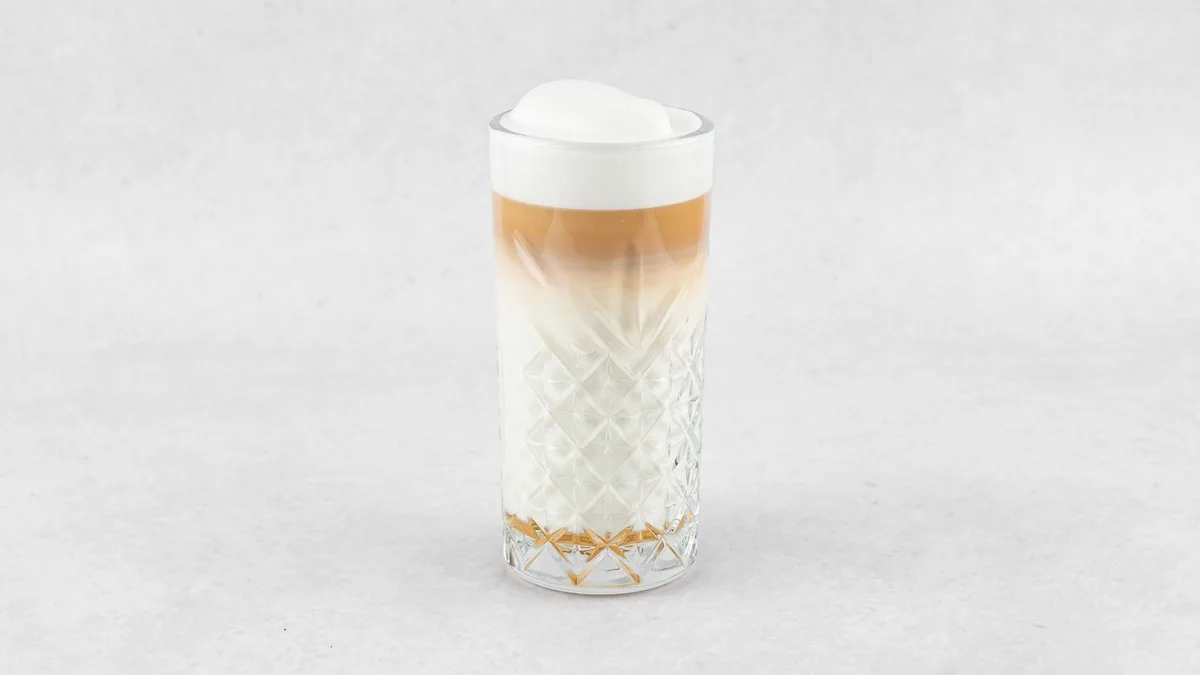 Latte sa domaćim bademovim mlekom