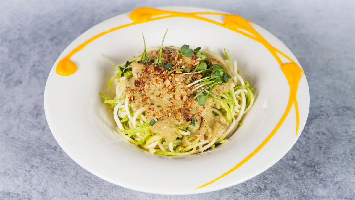 Zoodle pesto piletina