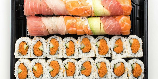 Rainbow and Spicy Tuna Roll Tray
