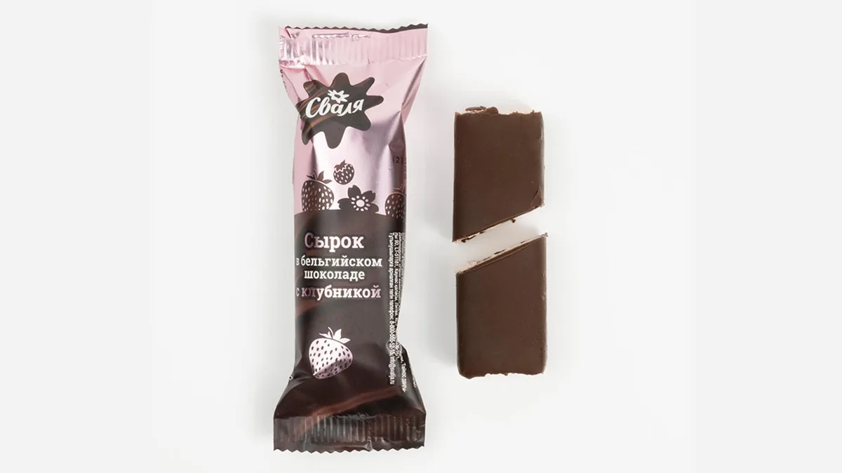 Glazed Curd Cheese In Belgian Chocolate With Strawberries Svalya 40g