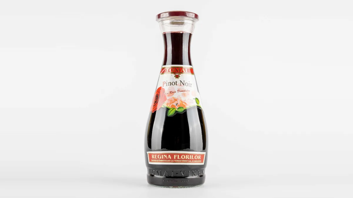 Pinot Noir Wine Red Semi-Sweet 1L