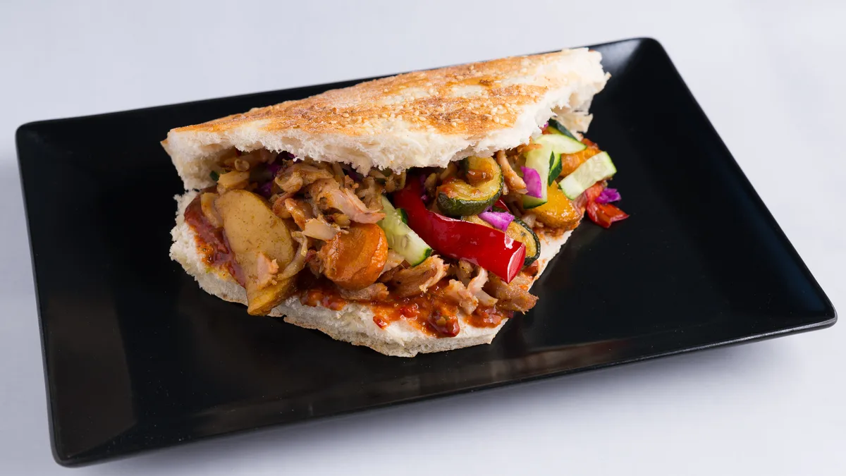 Pileći Kebab sa pečenim povrćem u LEPINJI L