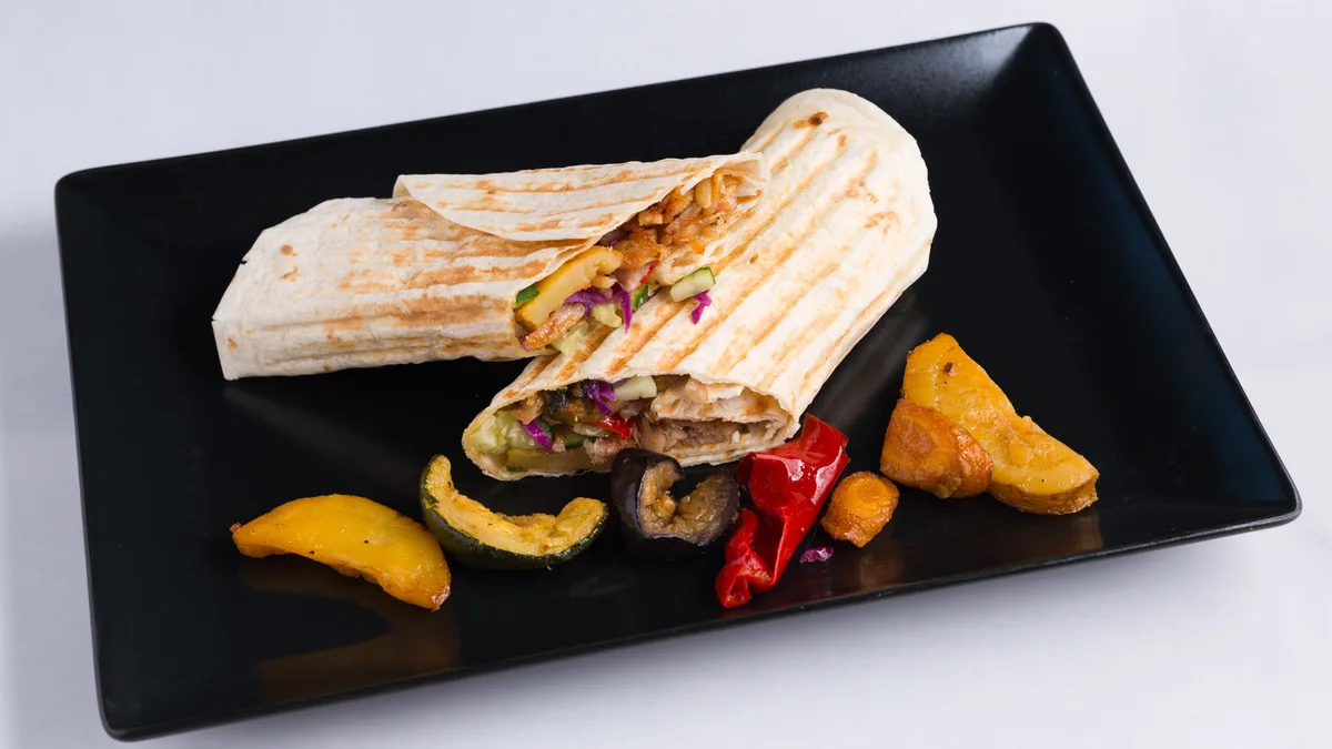 Pileći Kebab sa pečenim povrćem u TORTILJI L