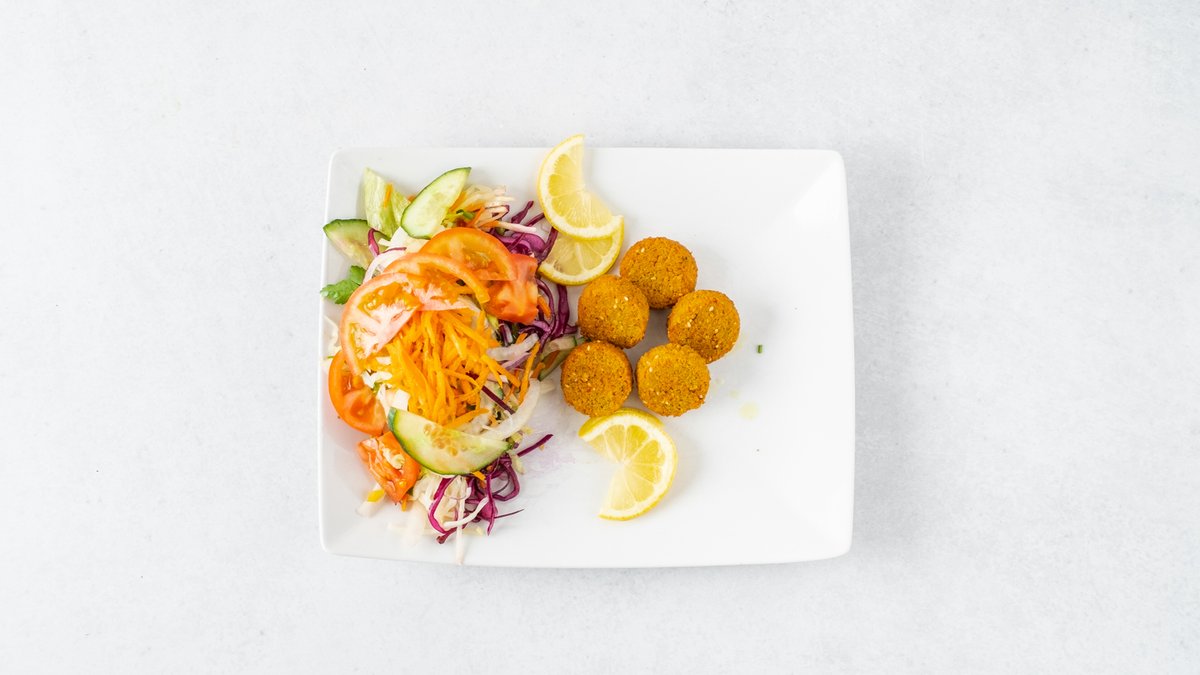 23. Falafel na talíři