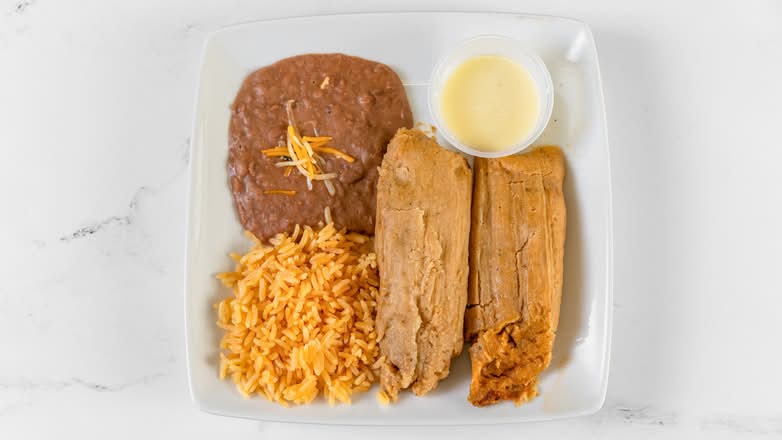 2 Chicken Tamales / Tamales De Pollo