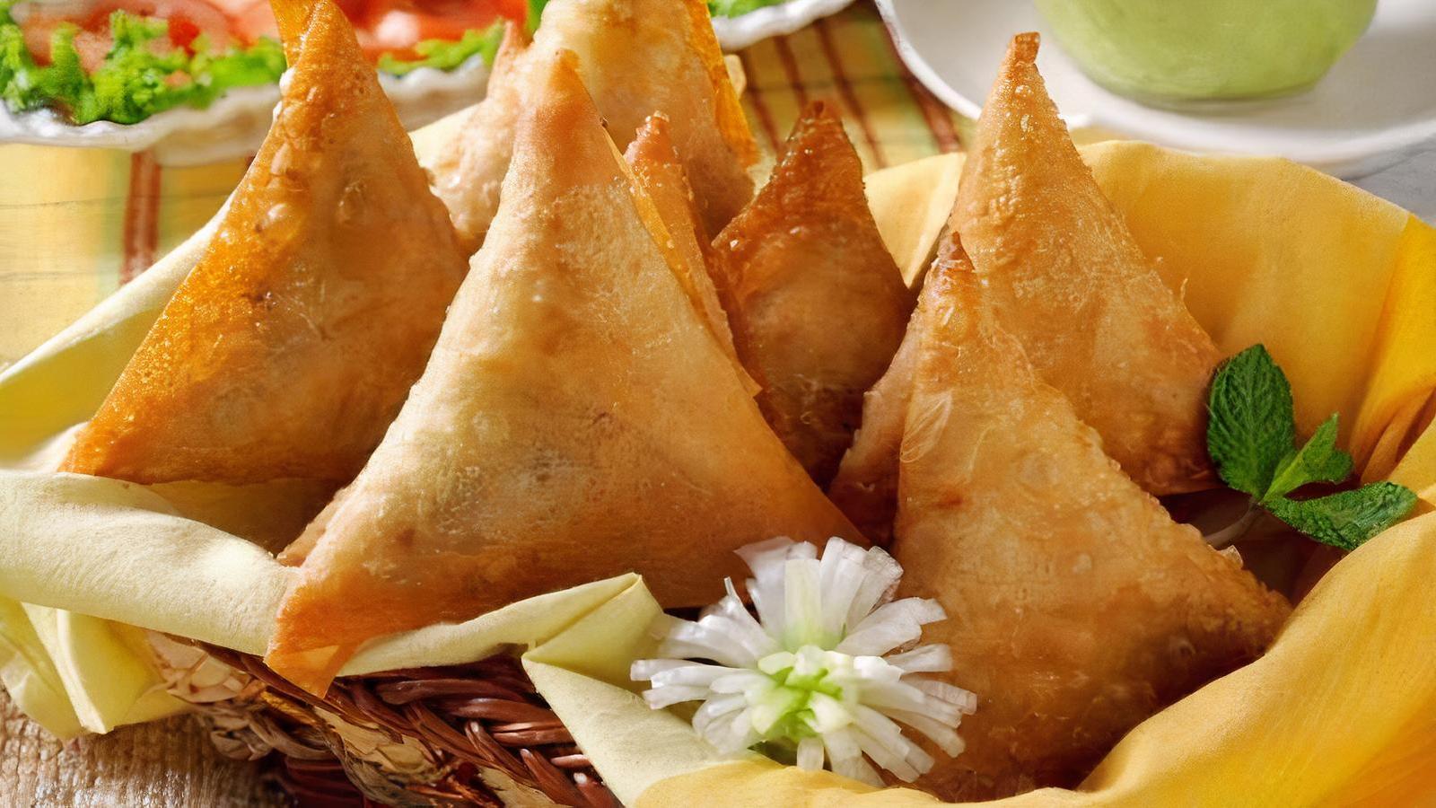 Meat Samosa (2 Pieces)