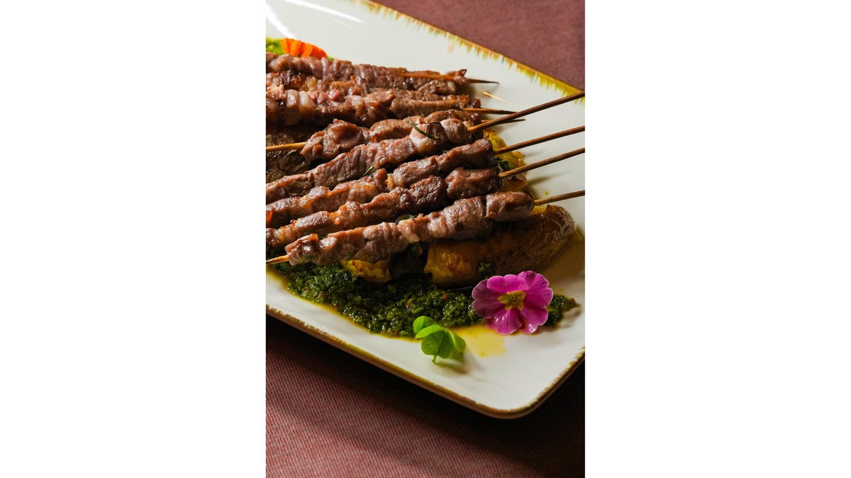Frigărui de berbecuț cu sos chimichurri și  cartofi zdrobiți