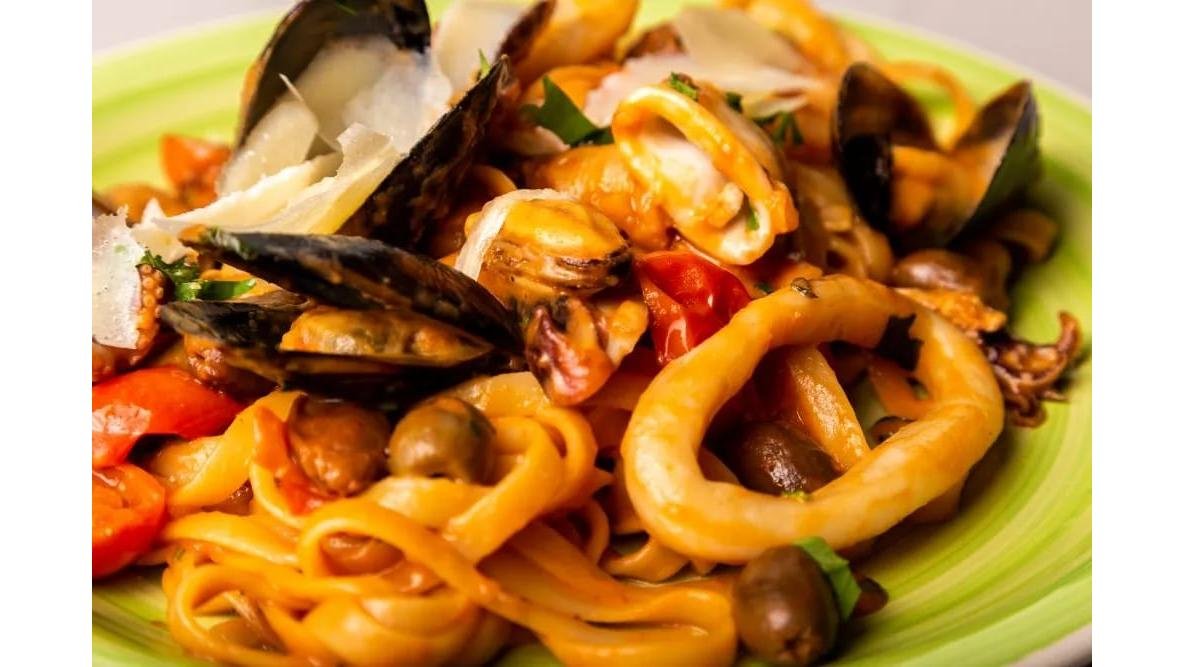 Linguine cu Fructe de Mare*